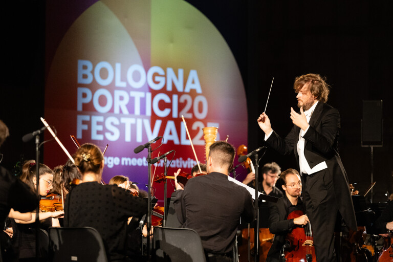 copertina di Guarda il video!