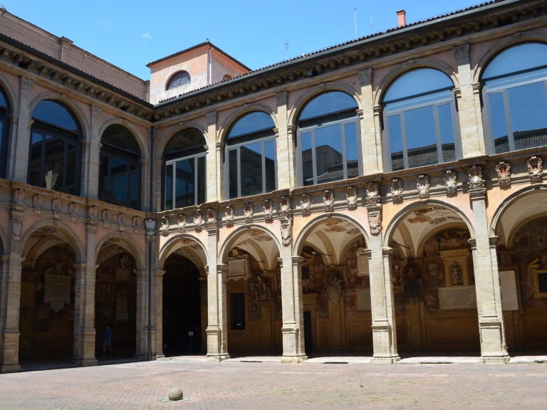 Palazzo dell'Archiginnasio - Piazza Galvani (BO) - Corte interna