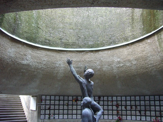 Il monumento dei caduti partigiani alla Certosa (BO) - interno