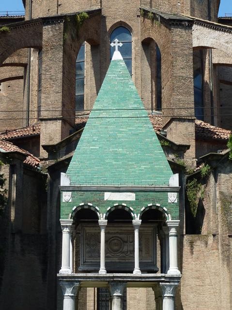 Basilica di San Francesco - sepolcri dei Glossatori