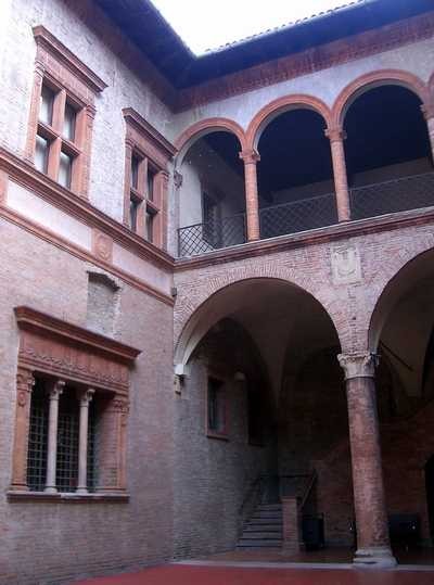 La loggia di Palazzo Re Enzo (BO)