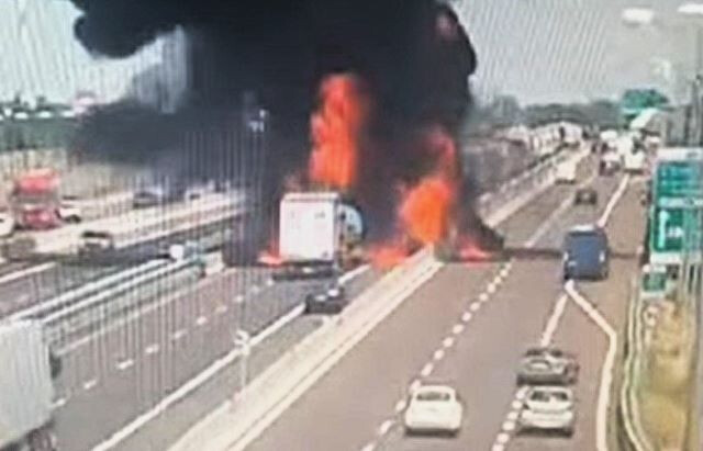 L'incendio nella Tangenziale di Bologna 
