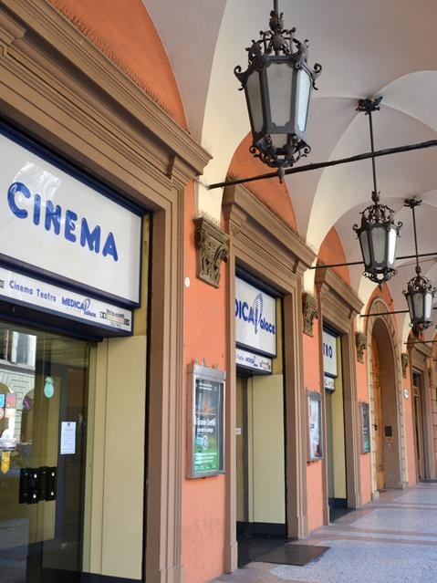 Cinema teatro Medica - Portico antistante e ingresso