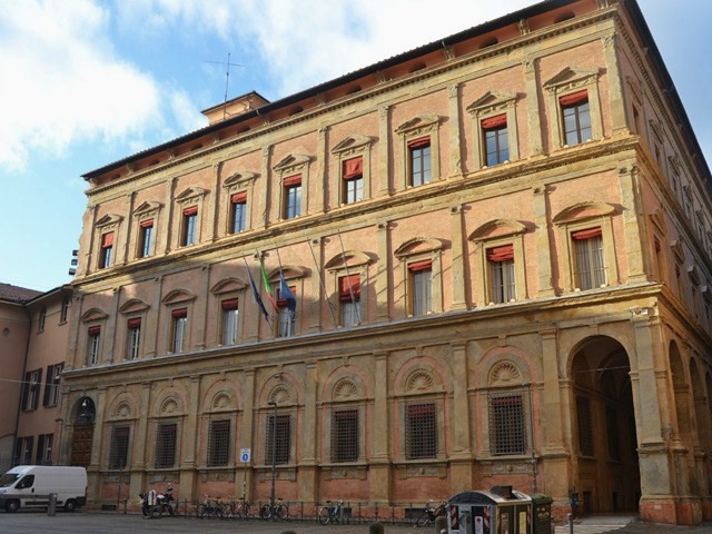 Palazzo Malvezzi De' Medici, lato piazza Rossini