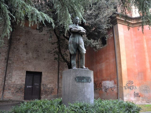 Monumento a Federico Azzi