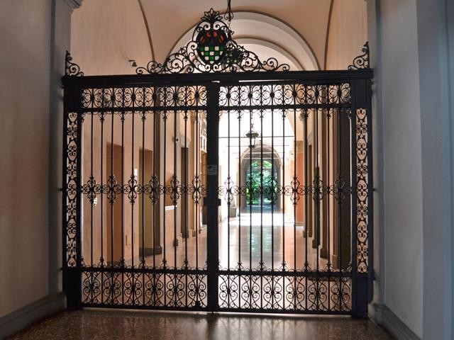 Palazzo Bolognetti Mattei - strada Maggiore (BO) - ingresso