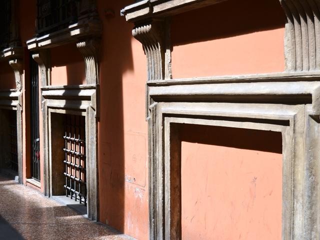 Palazzo Ariosti - portico - particolare
