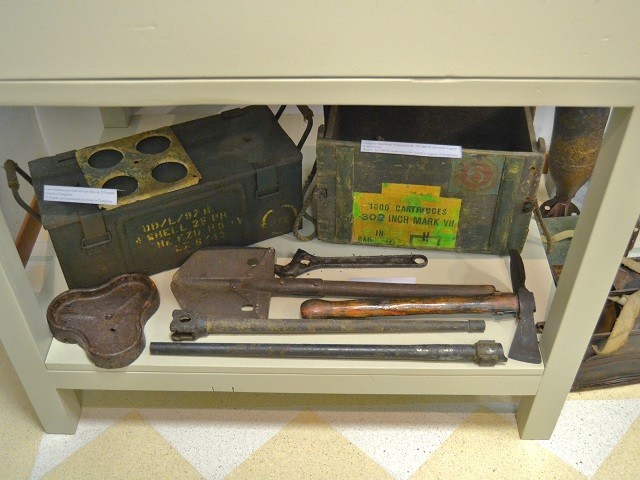 Cassette di munizioni e attrezzi utilizzati dagli inglesi nella zona di Lagaro -   Centro culturale "P. Guidotti" - Castiglione dei Pepoli (BO)