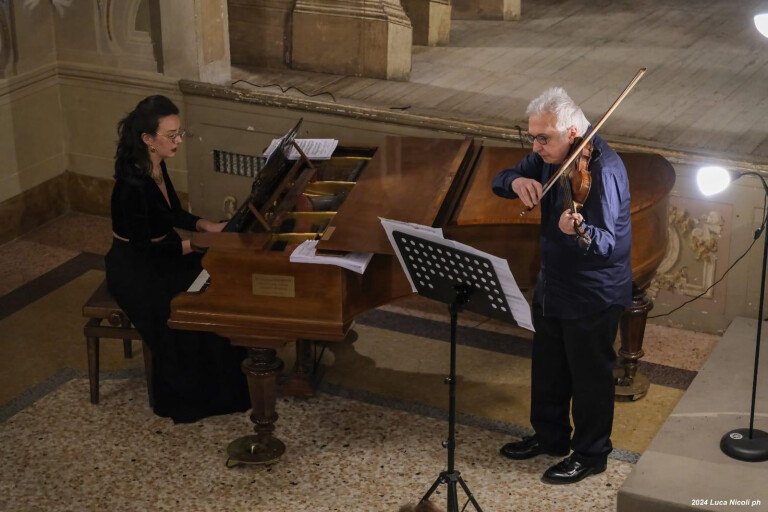 copertina di ANNULLATO | Un violino all’Opera