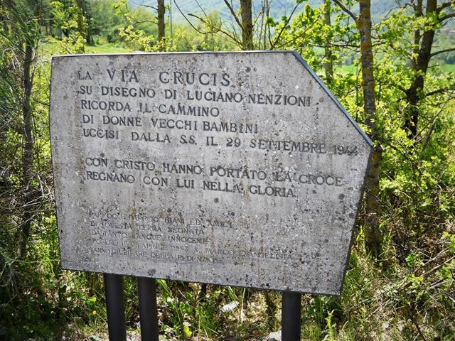 La Via Crucis ricorda il cammino di donne vecchi bambini uccisi dalle SS il 29 settembre 1944 - L. Nenzioni