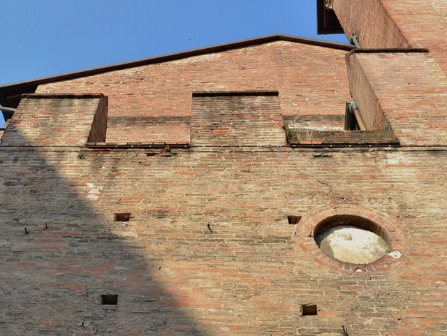 Cerchia dei Torresotti - piazza Verdi - particolare