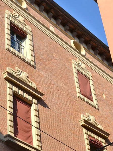 Palazzo Lambertini - facciata - particolare