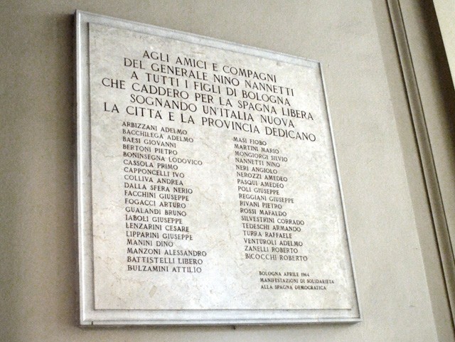 Lapide ricordo degli antifascisti caduti in Spagna in palazzo Malvezzi dé Medici - ex sede della Provincia