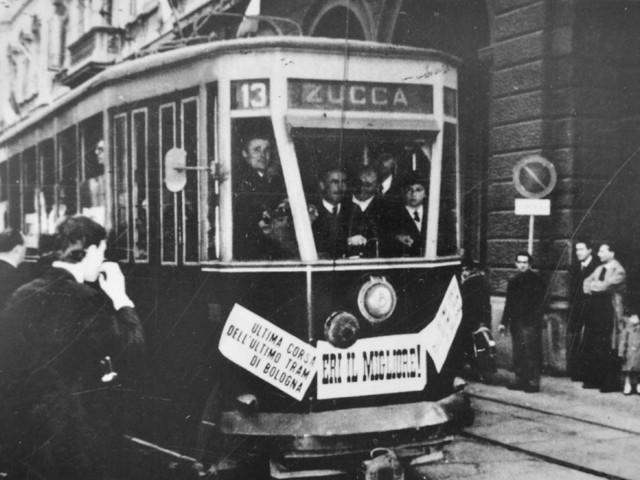 Ultima corsa del tram a Bologna 