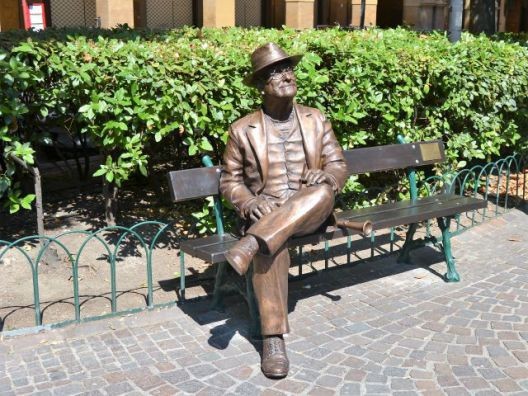 La statua di Lucio Dalla