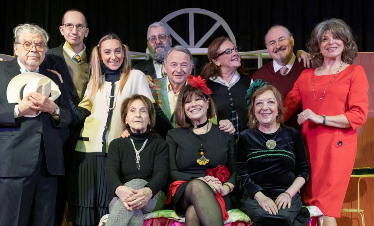 copertina di Una ziéṅna tîra cl’ètra…