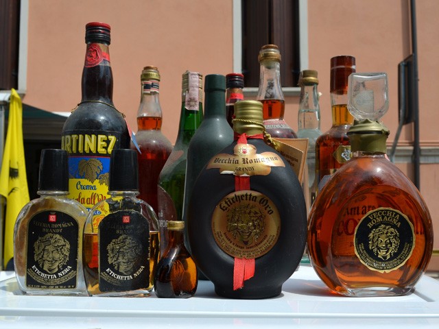 Varie confezioni di brandy Vecchia Romagna Buton