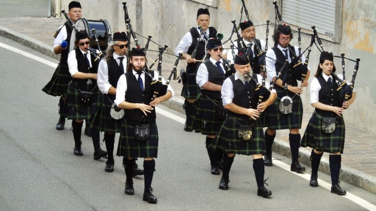copertina di Highlands – Heart of Italy Pipe Band