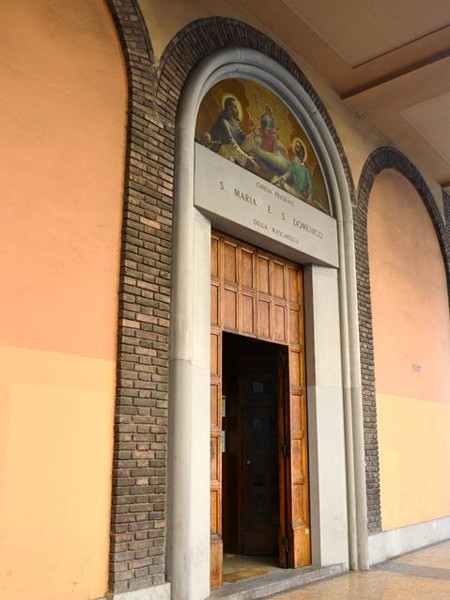 Chiesa della Santa Maria della Mascarella - ingresso