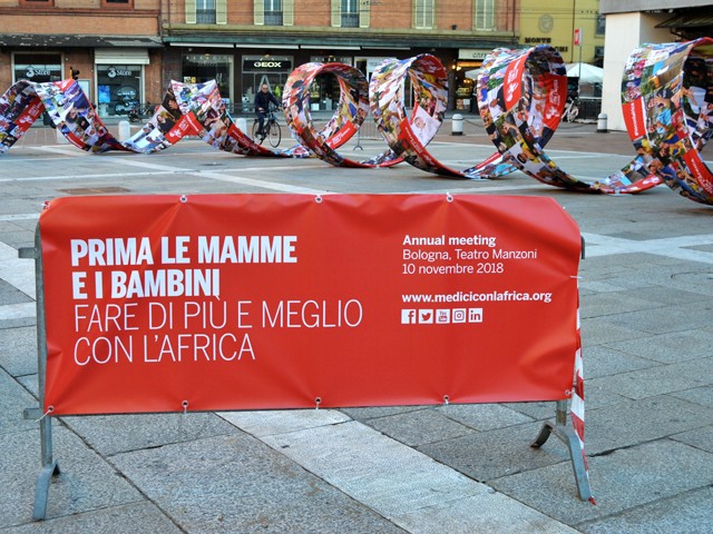 Annual Meeting di Medici con l'Africa Cuamm - Installazione - Piazza Nettuno (BO) - 2018
