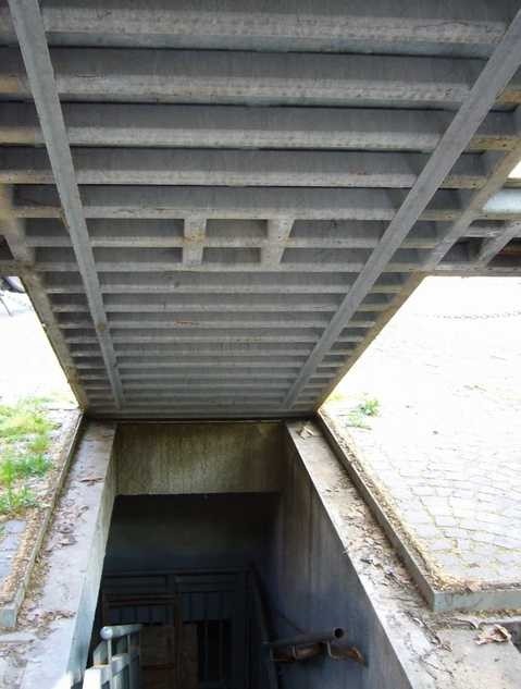 Scala di accesso all'Aposa sotterraneo - piazza Minghetti