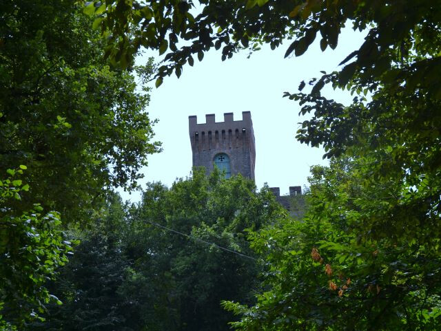 La torre mastio del castello di Montecuccolo