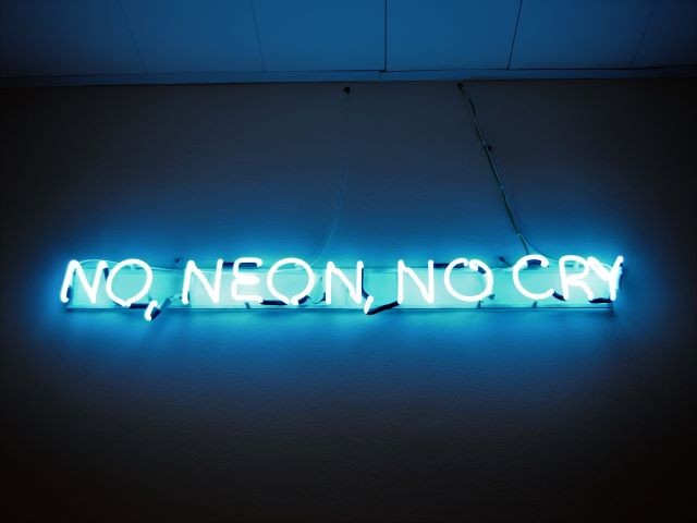 Mostra "No Neon No Cry"