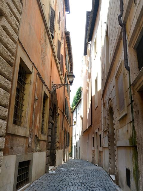 Una stradina dell'antico ghetto di Roma