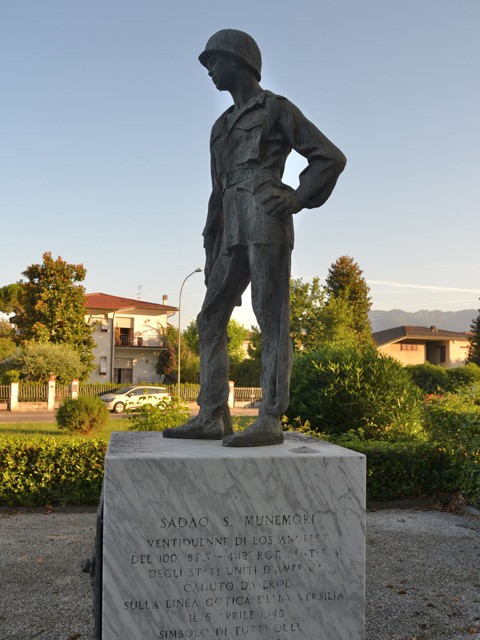 Monumento a Sadao Munemori soldato nippo-americano caduto in Versilia il 5 aprile 1945 - Pietrasanta (LU)