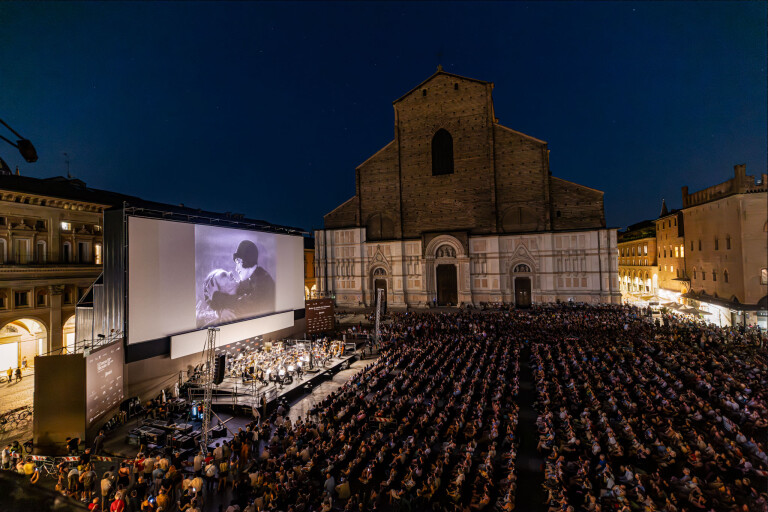 Cineconcerto Aurora Piazza Maggiore 01