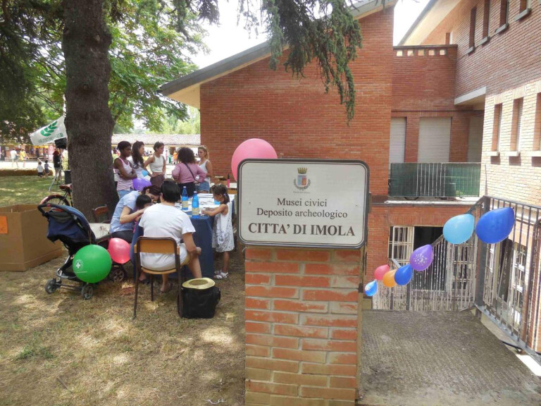 copertina di Il graffio e il ruggito. Storia dello stemma della città di Imola