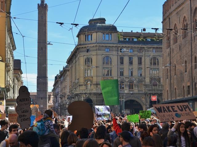 Friday for Future - Il corteo degli studenti per il clima - via U. Bassi (BO)