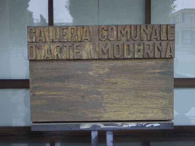 Galleria d'Arte Moderna - il vecchio ingresso accanto al Palazzo dei Congressi