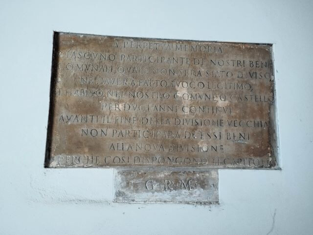 Lapide nella sede della Partecipanza