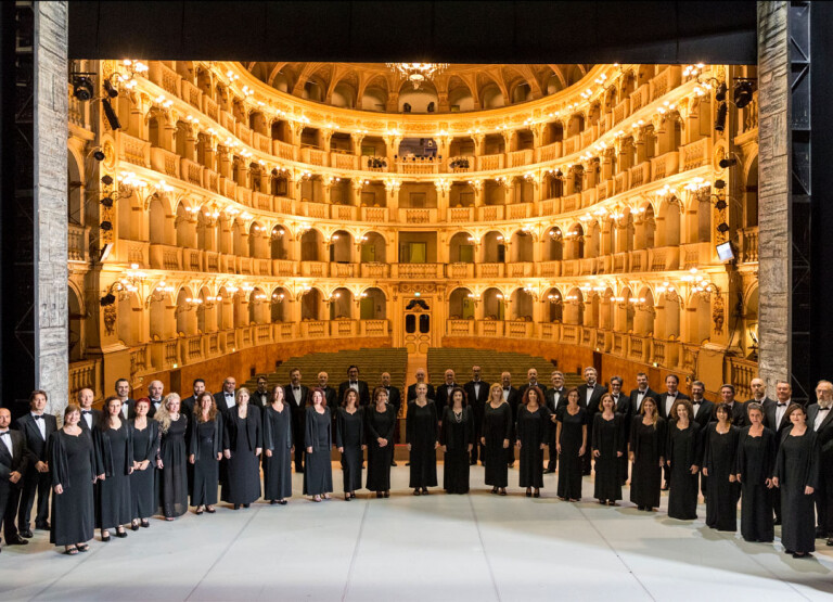 copertina di Ustica, un canto per la memoria