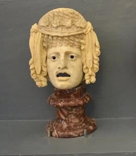 image of Ohi ohi che tragedia! Maschere e teatro nel mondo greco e romano