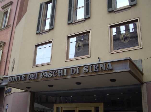 Monte dei Paschi di Siena - particolare dell'ingresso