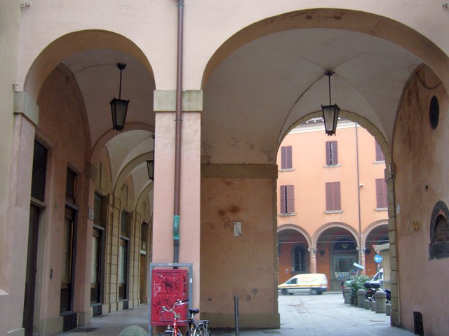 Palazzo Malvasia - voltone - via Zamboni