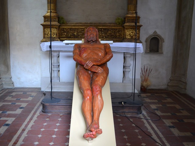 Il Cristo morto di L.E. Mattei detto "L'uomo della Sindone" nella cappella di San Girolamo della Basilica di Santo Stefano (BO)