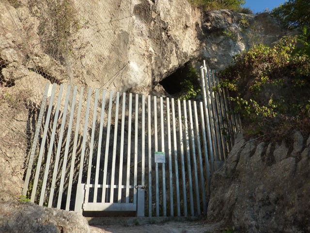 Attuale ingresso della grotta del Farneto 