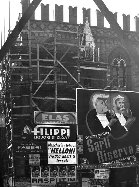 Il Palazzo della Mercanzia in corso di ricostruzione