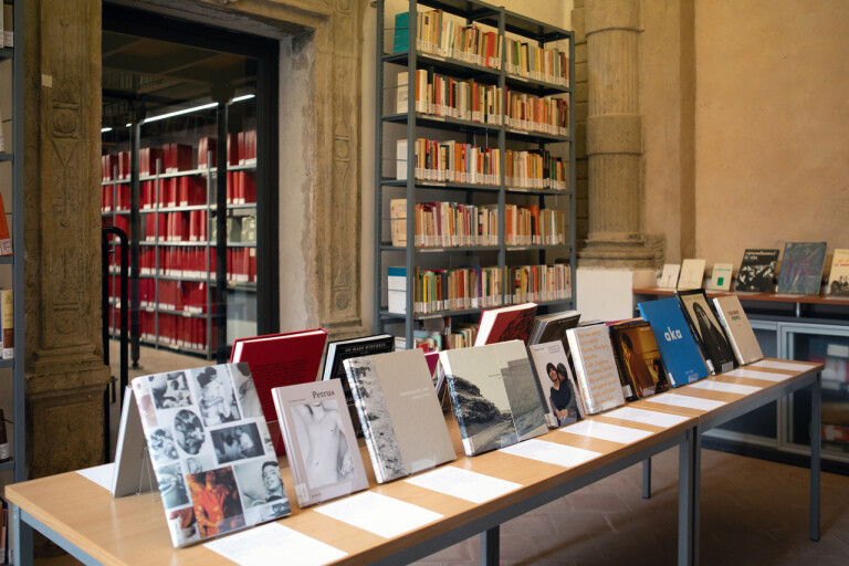 immagine di Reading Room dei fotolibri della Biblioteca Italiana delle donne | mostra