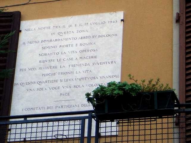 La lapide ricorda il primo bombardamento aereo su Bologna