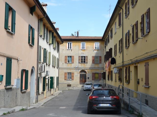 Case del rione Borgo Panigale (BO) nei pressi del cavalcavia ferroviario sulla via Emilia