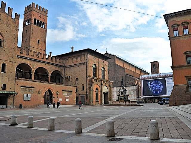 Piazza del Nettuno (BO)