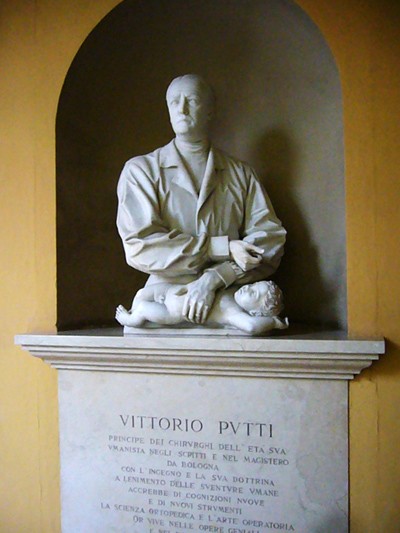 Monumento a Vittorio Putti all'interno dell'Istituto Ortopedico Rizzoli