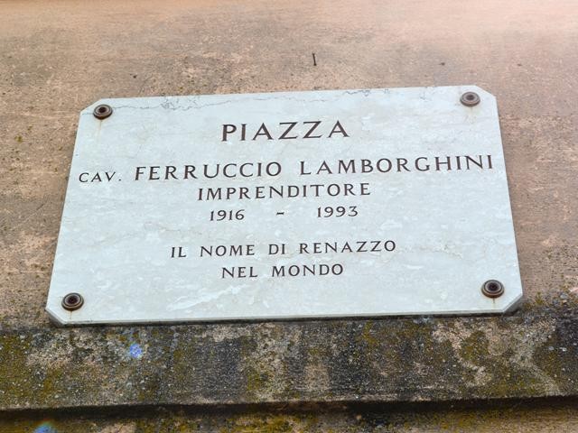 La piazza di Renazzo (FE) intitolata a Ferruccio Lamborghini
