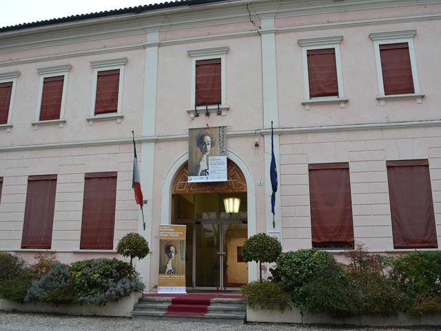 Il Palazzo Comunale Vecchio di Castenaso ospita nel gennaio 2017 la mostra "La figura femminile nell'immaginario di Sergio Vacchi"