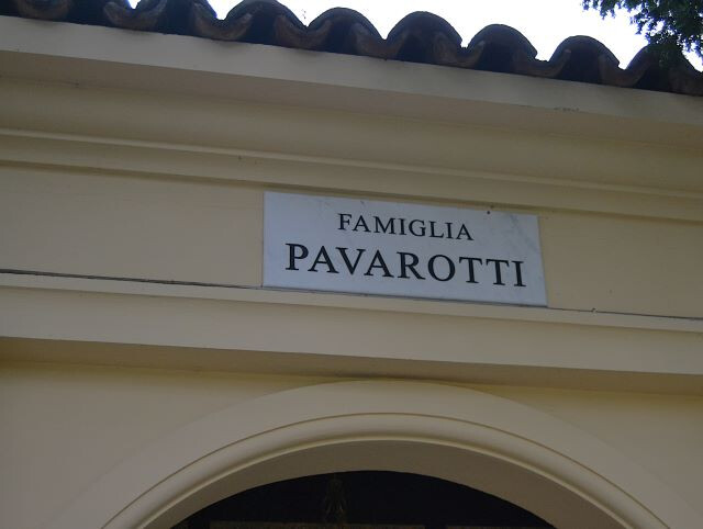 Tomba della famiglia Pavarotti