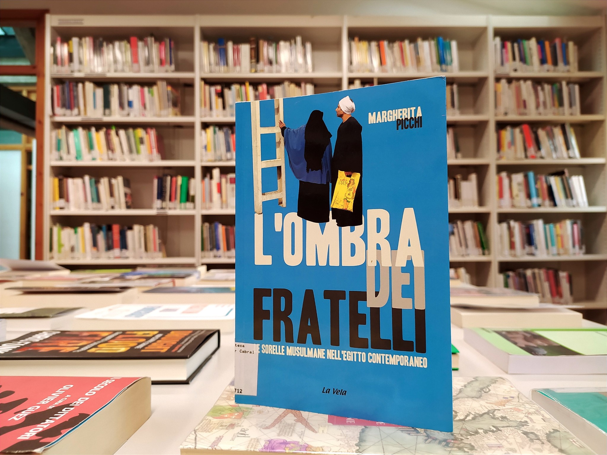 copertina di L'ombra dei Fratelli. Le sorelle musulmane nell'Egitto contemporaneo
